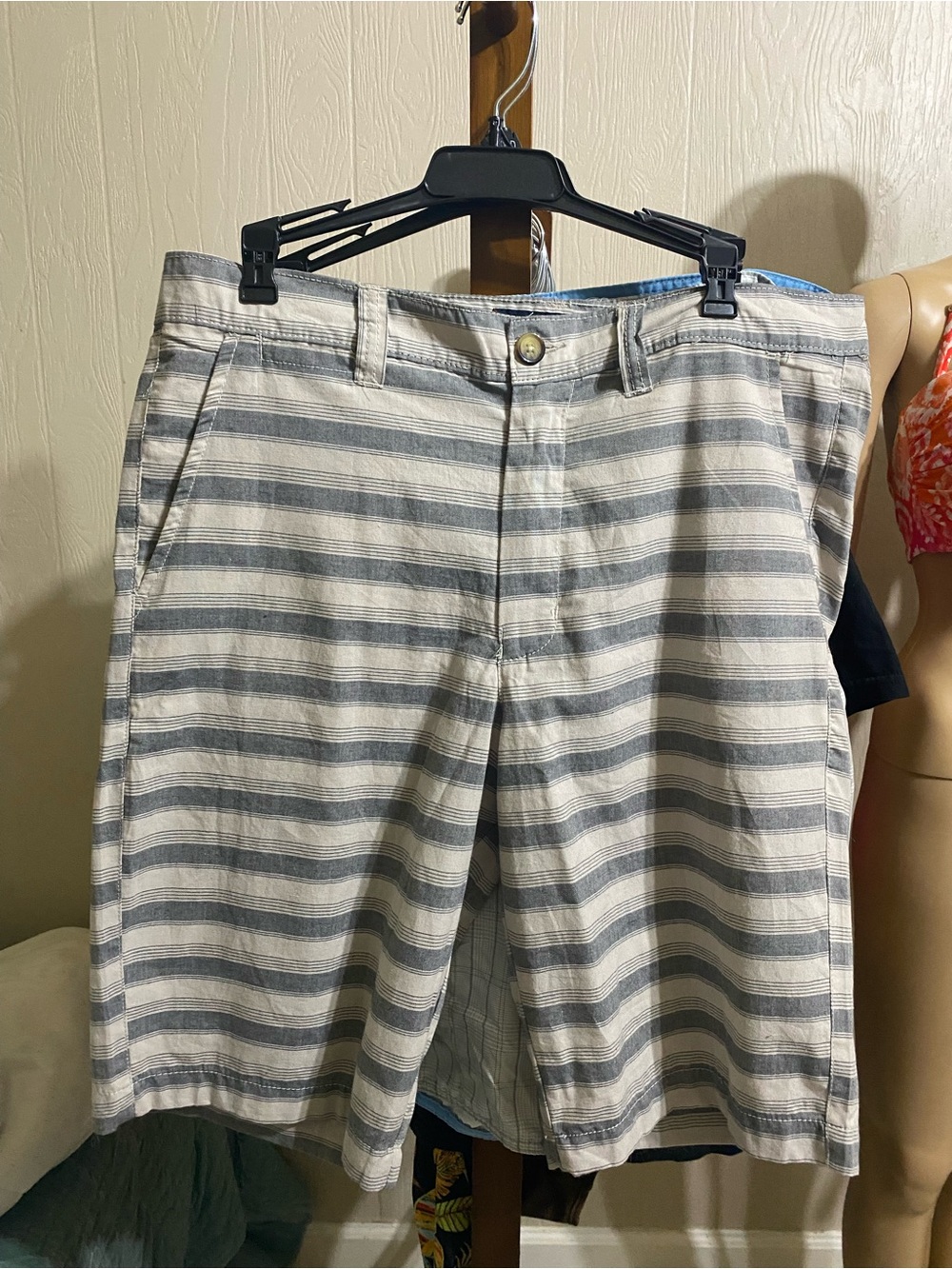 PD&C casual shorts - Picture 1 of 3